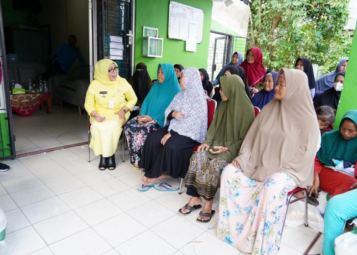 Pj Wako Lusje Sambang Tua Tunu, Salurkan Beras Cadangan Pangan