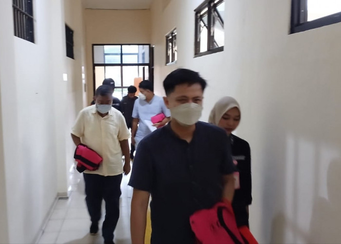 Mantan Bupati Justiar Noer dan Putranya Aditya Rizki Bacakan Eksepsi Perkara Tipikor Tambak Udang PT SAS