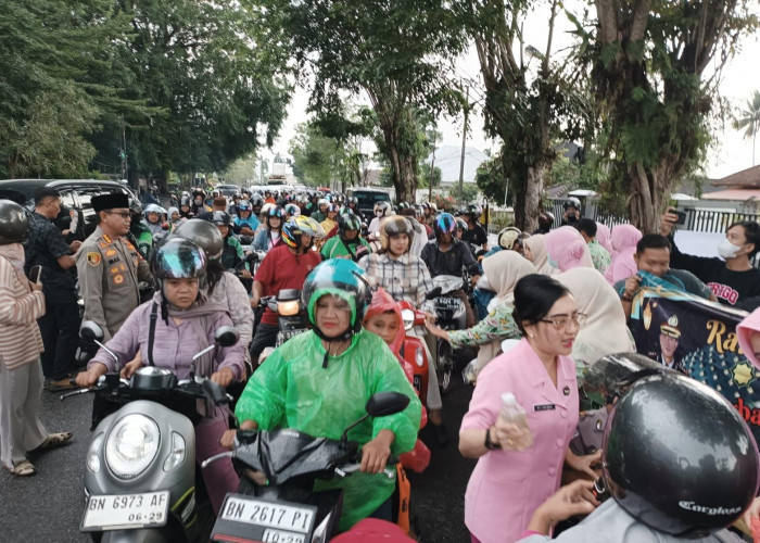 Ratusan Pengendara Antusias Rebutan Takjil Polresta Pangkalpinang, 300 Paket Ludes dalam Beberapa Menit