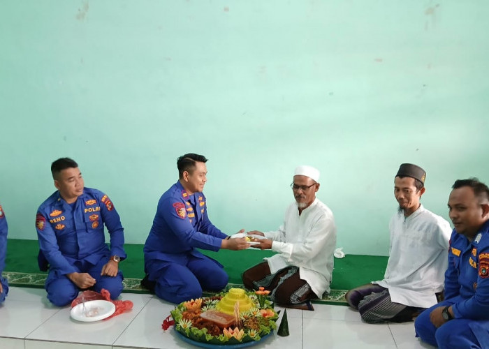 HUT Ke 74 Polairud, Sat Polairud Polres Basel Berbagi Kebahagiaan di Pondok Pesantren di Pesisir 