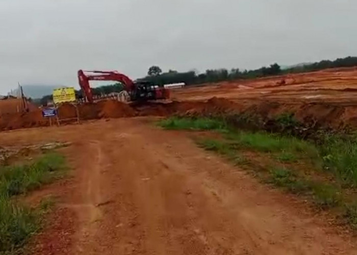 Jalan Usaha Tani Desa Nangka Putus Oleh Alat Berat Perusahaan Sawit, Warga Ngadu ke Polda Babel