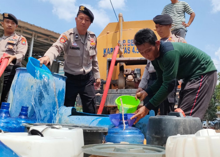 Jumat Curhat di Desa Rias, Polres Basel Distribusikan 4.500 Liter Air Bersih 