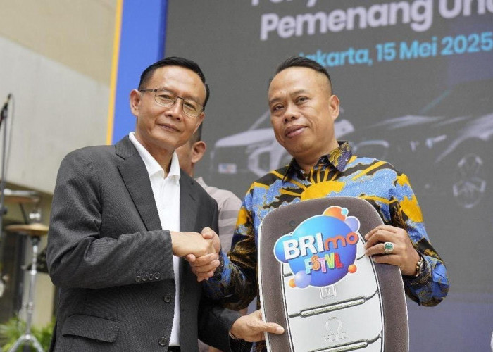 Apresiasi Nasabah Loyal, BRI Serahkan Hadiah BRImo FSTVL 2024 kepada Para Pemenang
