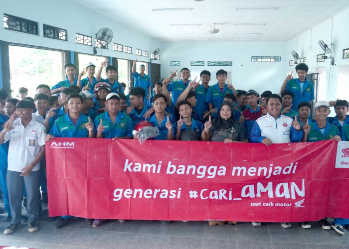 Sinergi Bagi Negeri, Honda Babel Libatkan Siswa SMKN 2 Tanjungpandan #Cari_Aman Berkendara