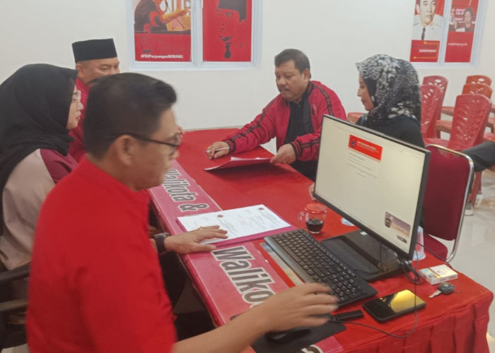 Prof Udin Juga Ambil Formulir Bacalon Walikota di PDIP