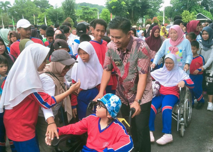 Meriahkan Hari Disabilitas Internasional 2025, Bupati & Ketua DPRD Bangka Bercengkrama dengan Siswa SDLBN