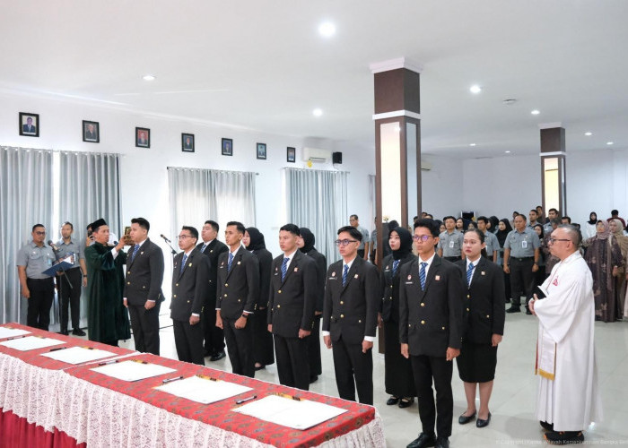 Kakanwil Kemenkum Babel Melantik 11 Pegawai Negeri Sipil dan Jabatan Fungsional