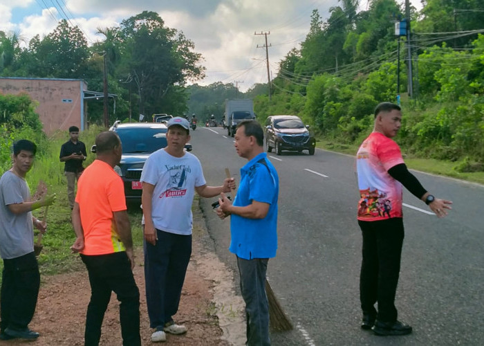 Jelang HUT Kota Sungailiat ke-260, Bupati dan Wabup Turun Langsung Kerja Bakti Bersihkan Jalan Imam Bonjol
