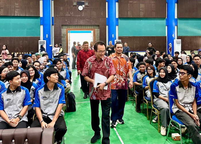 Rudianto Tjen Tanamkan Semangat Berkarya kepada Mahasiswa Polman Babel