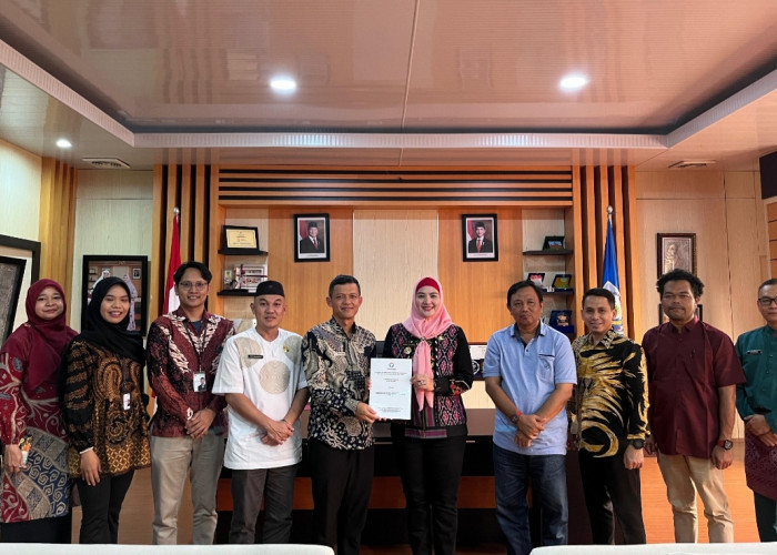 Dorong Tata Kelola Sampah Lebih Baik, Ombudsman Babel Serahkan Hasil Kajian ke Pemkab Basel