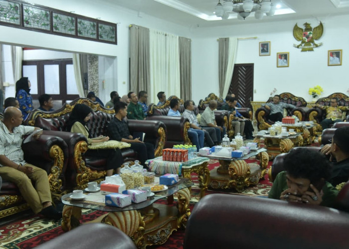 Soroti Perbedaan Harga TBS, Bupati Fery Rapat dengan 9 Perusahaan Sawit, Ini yang Dipersoalkan