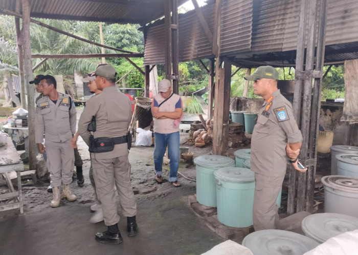 Pol PP Bangka Gerebek Pabrik Arak di Sigambir Pemali