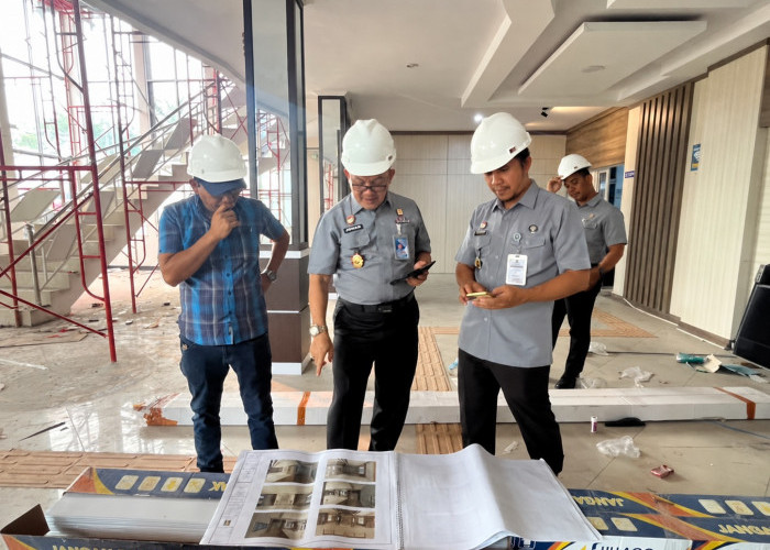 Pastikan Kualitas dan Ketepatan Waktu, Kakanwil Kemenkum Babel Tinjau Progres Renovasi Gedung Kantor