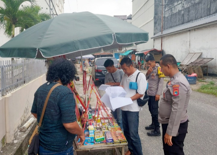 Kedua Kalinya, Polsek Belinyu Periksa Izin Penjual Petasan