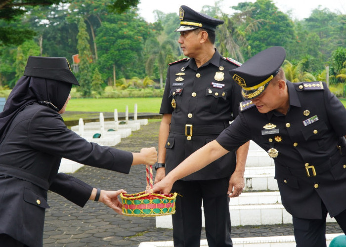 Hari Bhakti Imigrasi ke-75, Imigrasi Pangkalpinang Gelar Upacara Tabur Bunga di TMP Pawitralaya