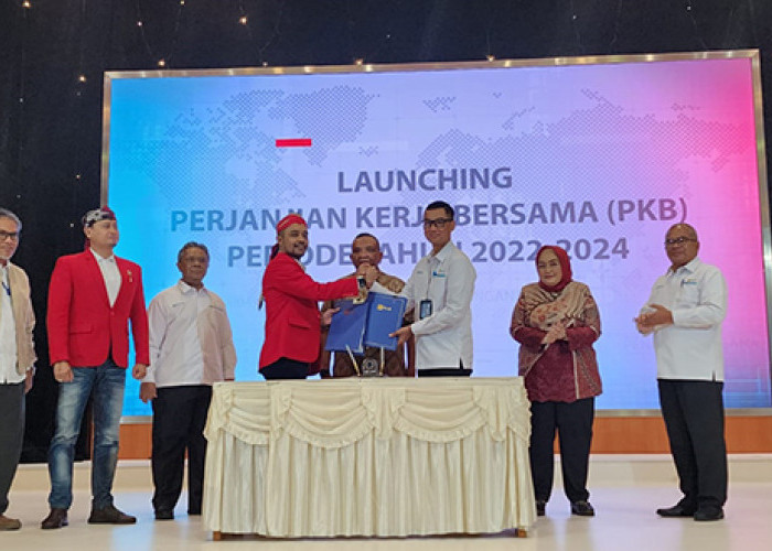 Setelah Menanti 10 Tahun, Manajemen dan Serikat Pekerja PLN Akhirnya Teken Perjanjian Kerja Bersama