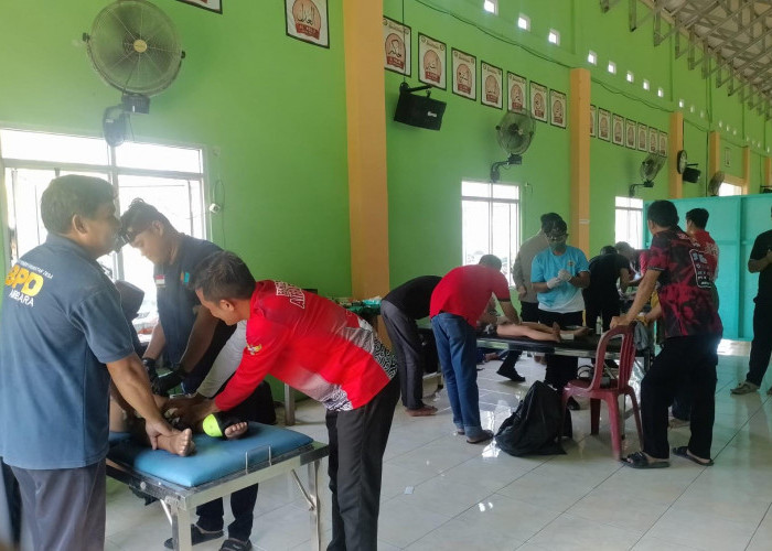 Manfaatkan Liburan Sekolah, Puluhan Anak Anak di Desa Airbara Ikut Khitanan Masal 