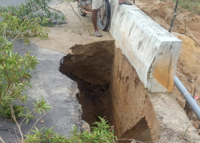 Gegara Hujan, Platduiker Menuju Danau Pading Tergerus Hingga Berlubang, Ditakutkan Telan Korban