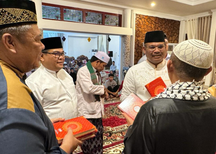 Pj Gubernur Salurkan 1.500 Al Qur'an dari BWA ke Pesantren dan Majelis Taklim di Bangka