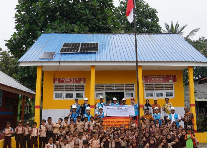 Listrik SuperSUN Hadir di Pulau Satangnga, Hidupkan Denyut Kehidupan Warga