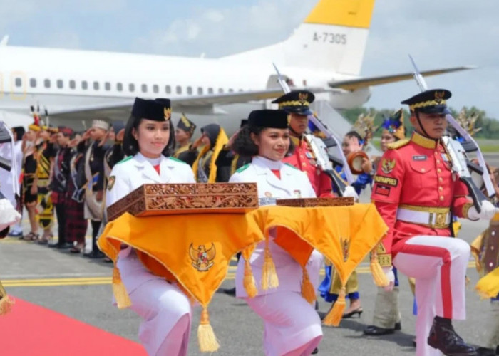 Kepala BPIP Sambut Iringan Duplikat Bendera Pusaka dan Teks Proklamasi di Kaltim