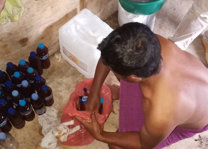 Puluhan Botol Arak Diamankan dari Penjual di Lepong