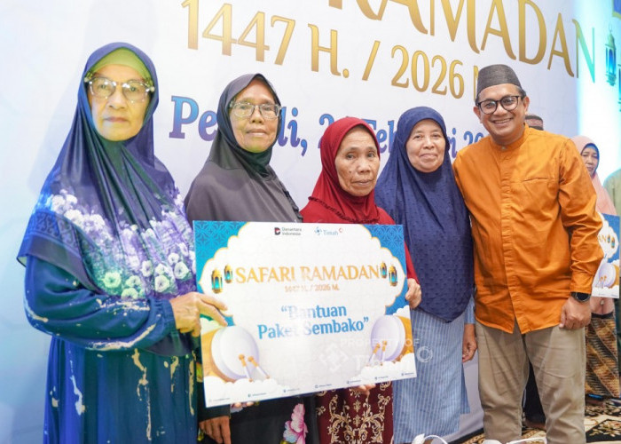 Penuhi Kebutuhan Pangan, PT Timah Berbagi Paket Sembako untuk Warga Bangka 