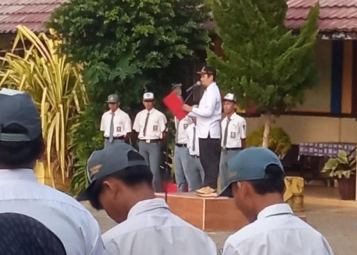 Hadapi Era AI, Kepala KUA Damar Dorong Siswa SMAN 1 Damar Perkuat Pola Pikir dan Akhlak