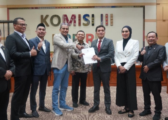 Siatan Pers Kementerian Hukum    Pemerintah Serahkan DIM RUU KUHAP kepada DPR