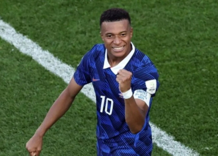 Kalahkan Messi & Haaland, Mbappe Raih Sepatu Emas