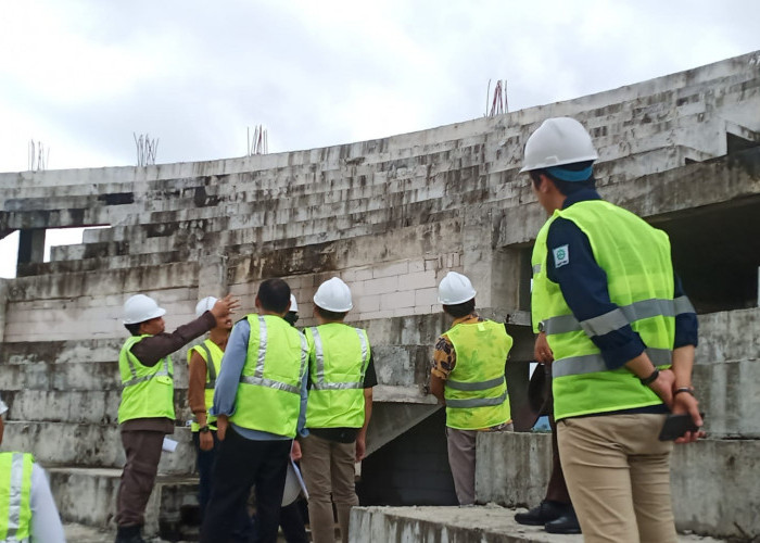 Memastikan Pekerjaan Sesuai RAB, Kejari Babar Monitoring Progres Lanjutan Sport Hall dan Stadion