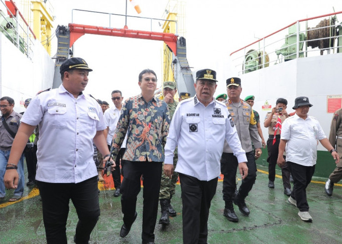 Gubernur Hidayat Arsani Pastikan Kesiapan Libur Nataru di Pelabuhan Tanjung Kalian