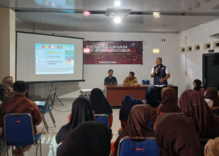 Kolaborasi UBB dan Satnarkoba Polres Basel di Desa Tanjung Sangkar,  Sosialisasi Anti Narkoba ke Masyarakat