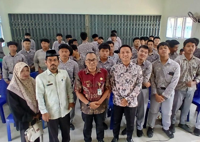 ​Tingkatkan Kesadaran Demokrasi, Kesbangpol Bangka Beri Pendidikan Politik bagi Pelajar SMK