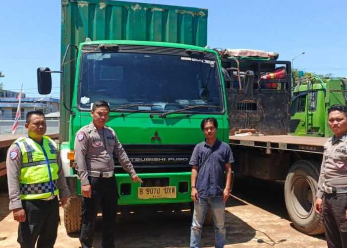 Truk Tabrak Lari Diamankan di Pelabuhan Tanjung Kalian