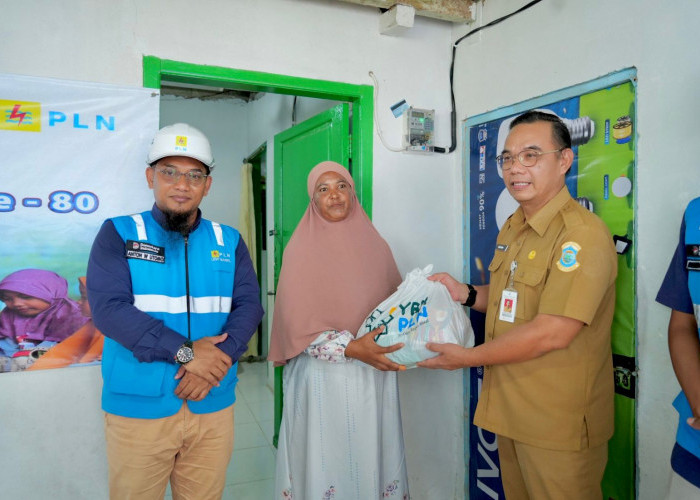 PLN Babel Nyalakan Harapan Lewat Program “Light Up The Dream” di Momen HLN ke-80