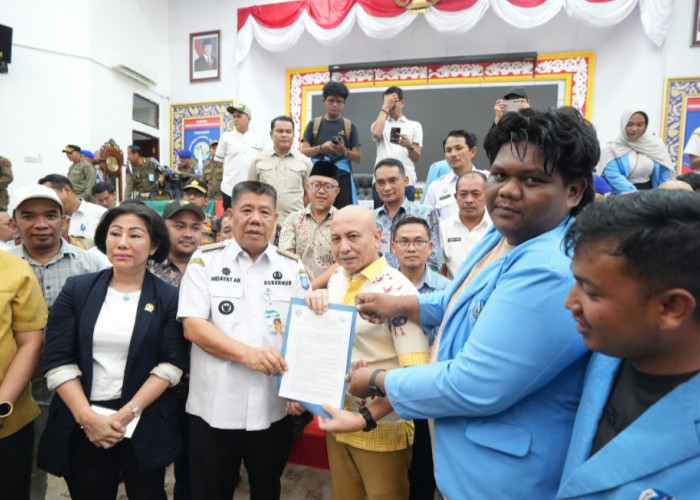 Aksi Mahasiswa UBB di DPRD Babel, Gubernur Hidayat Arsani Tunjukkan Komitmen Nyata untuk Pendidikan dan Buruh
