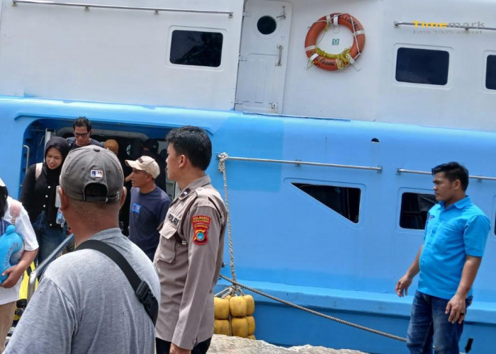 Polsekwas Pangkalbalam Pantau Kedatangan dan Keberangkatan Kapal Express Bahari 