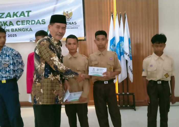 Baznas Bangka Salurkan Zakat untuk 300 Pelajar