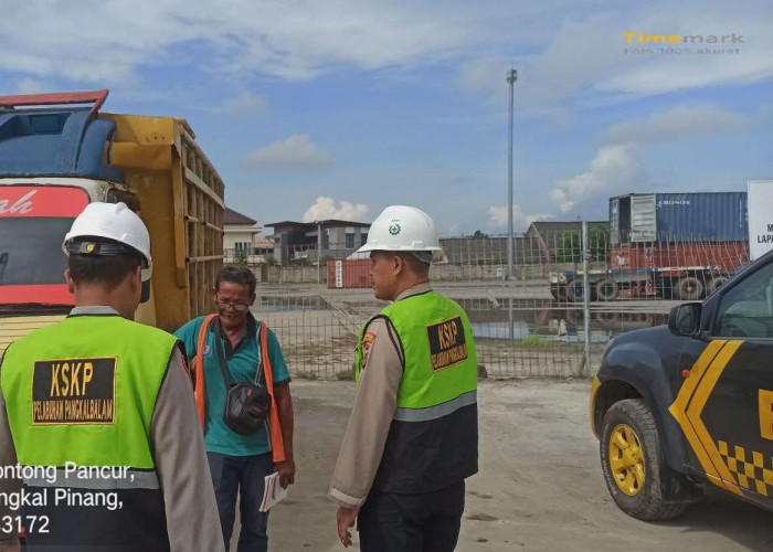 Polsekwas Pelabuhan Pangkalbalam Tingkatkan Patroli di Dermaga Kargo, Cek Aktivitas Bongkar Muat Kapal