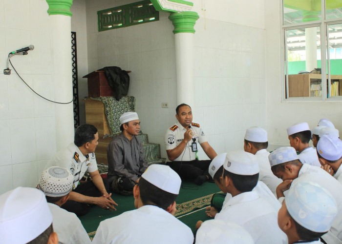 Kalapas Narkotika Pangkalpinang Berikan Motivasi kepada Santri Ponpes Nurul Hikmah Al Azhar