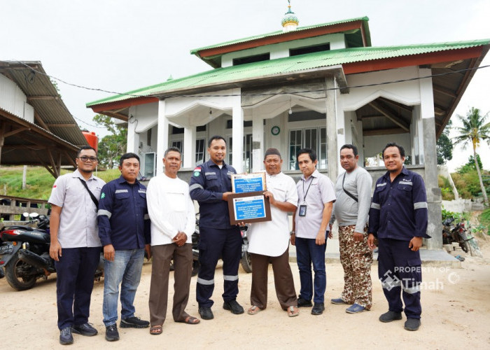 Dukung Kegiatan Keagamaan Masyarakat, PT Timah Tbk Serahkan Bantuan untuk Musala Al Barokah