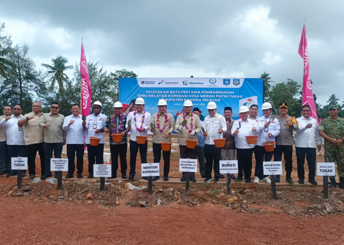 Menkop Ferry Letakkan Batu Pertama SPBUN Koperasi Desa Merah Putih di Bangka Selatan