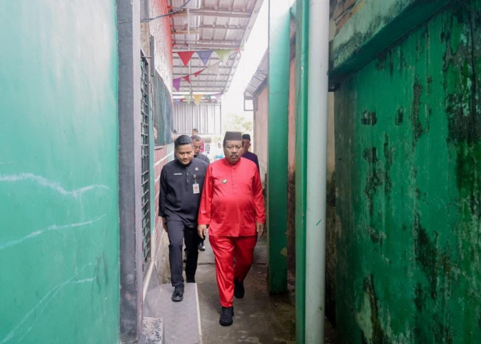 Peduli Lansia, Pemkot Pangkalpinang Serahkan Alat Bantu Mobilitas