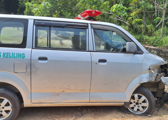 Pecah Ban, Ambulans Bawa Pasien Tabrak Motor di Mentok, Satu Tewas