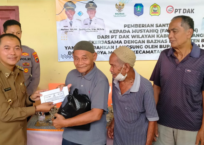 195 Mustahiq Dapat Bantuan Baznas dan PT DAK