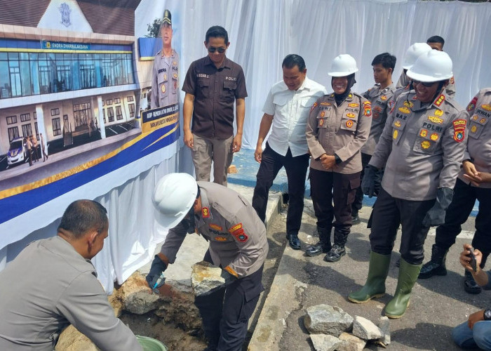 Kombes Pol Max Lakukan Peletakan Batu Pertama Gedung Sat Lantas dan Musala Nurraliza Polresta Pangkalpinang