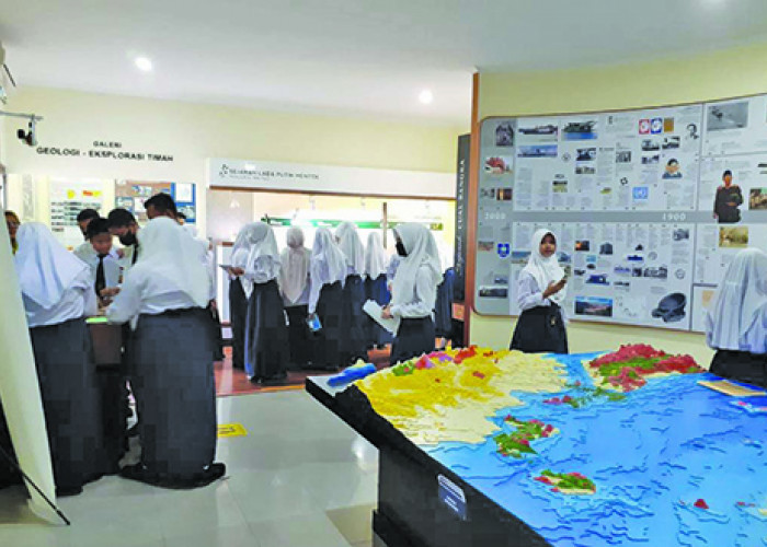 Siswa SMPN 1 Pangkalan Baru Belajar Sejarah Timah Ke Museum Timah Indonesia PGK