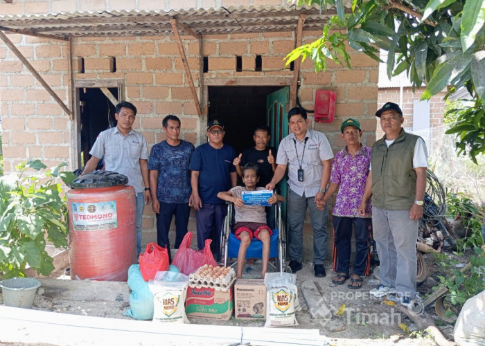 PT Timah Serahkan Bantuan Biaya Pengobatan untuk Warga Desa Rias