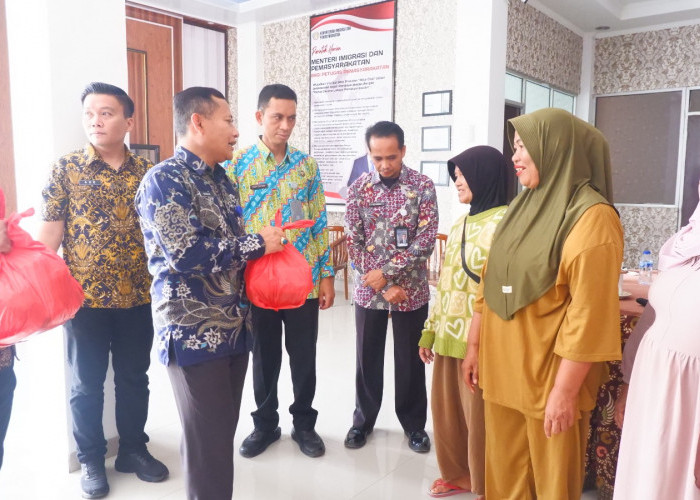 Tebar Kepedulian, Lapas Narkotika Pangkalpinang Salurkan Bansos Rutin untuk Keluarga Warga Binaan